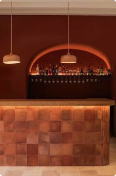 Terracotta bar with an arched niche